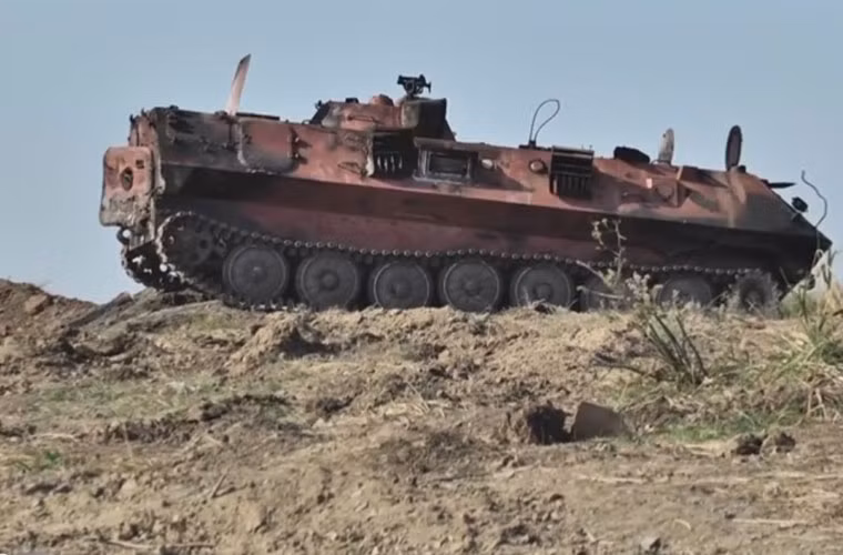 Xe chỉ huy khẩu đội và trinh sát 1V14 của Quân đội Ukraine bị phá hủy ngày 27/7/2014. Chiếc xe được thiết kế dựa trên khung bệ xe thiết giáp đa dụng MT-LBu, trang bị các hệ thống trinh sát chiến trường VOP-7A, 1PN44, DAK-2M lắp ở đỉnh và phải tháp pháo.