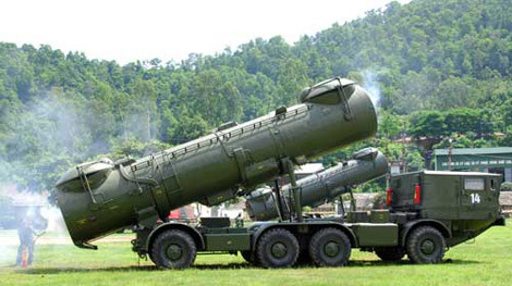 Bệ phóng di động thuộc hệ thống 4K44 Redut của Đoàn tên lửa 679, Hải quân Nhân dân Việt Nam. Nguồn: báo QĐND