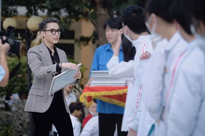 Son Tung M-TP lai bi cong dong mang soi ra diem bat thuong