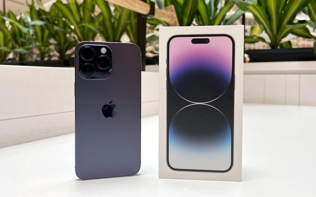 iPhone 14 xach tay dai ha gia, xuong thap hon chinh hang