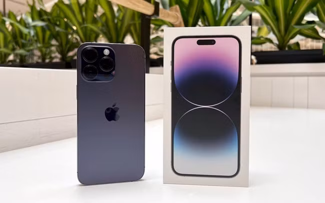iPhone 14 xach tay dai ha gia, xuong thap hon chinh hang