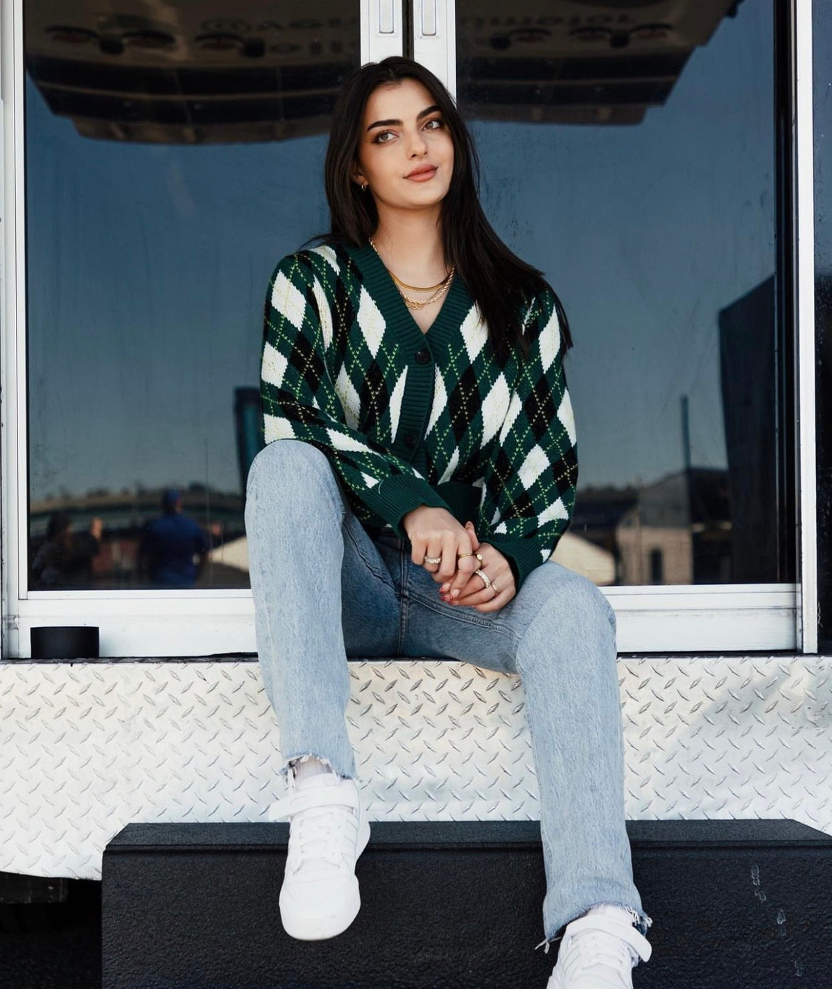 Toni Breidinger sinh ngày 14/7/1999. Nữ tay đua là người gốc Lebanon và Đức trong khi gia đình cô sống ở Hillsborough, California.