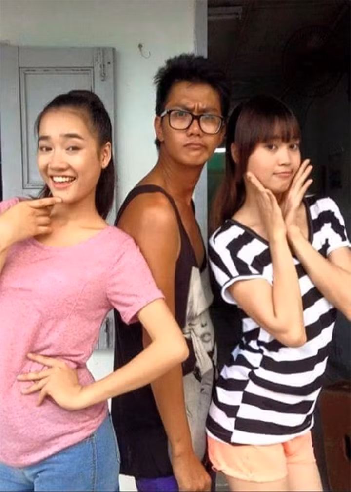 Bat ngo dan sao Viet dinh dam hoa ra deu la ban hoc than thiet