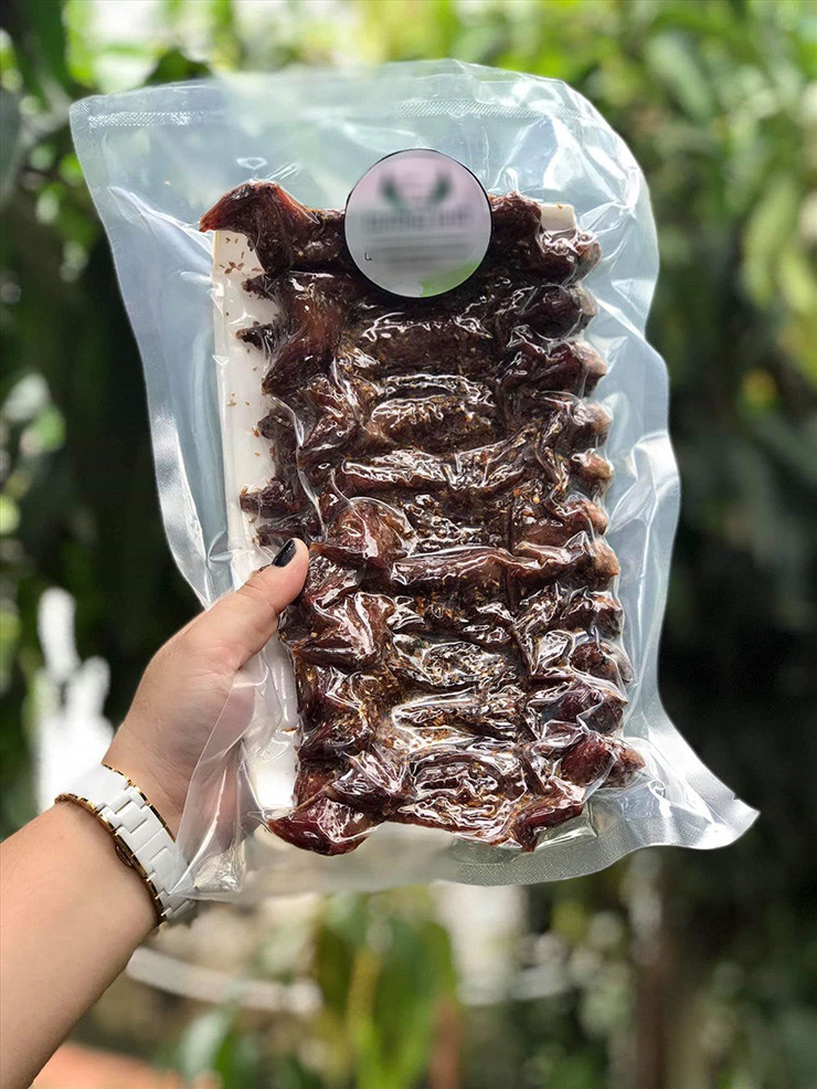 Hiện giá bán mỗi kg khô chuột từ 200.000 đến 300.000 đồng/kg tùy thời điểm