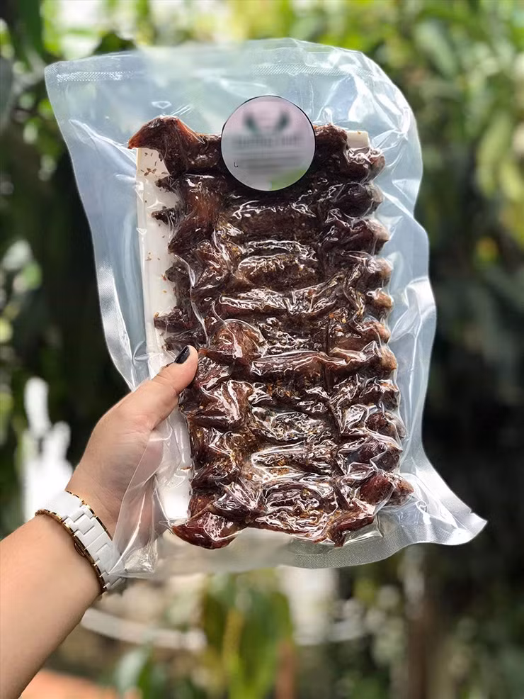 Hiện giá bán mỗi kg khô chuột từ 200.000 đến 300.000 đồng/kg tùy thời điểm