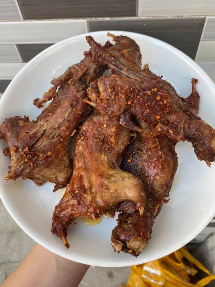 Đây là món được nhiều dân nhậu săn lùng, được bán ở các sàn thương mại điện tử.