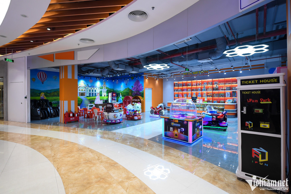 Khu vui chơi của trẻ nhỏ lẽ ra là địa điểm đông đúc náo nhiệt nhưng lượng khách khá ít ỏi.