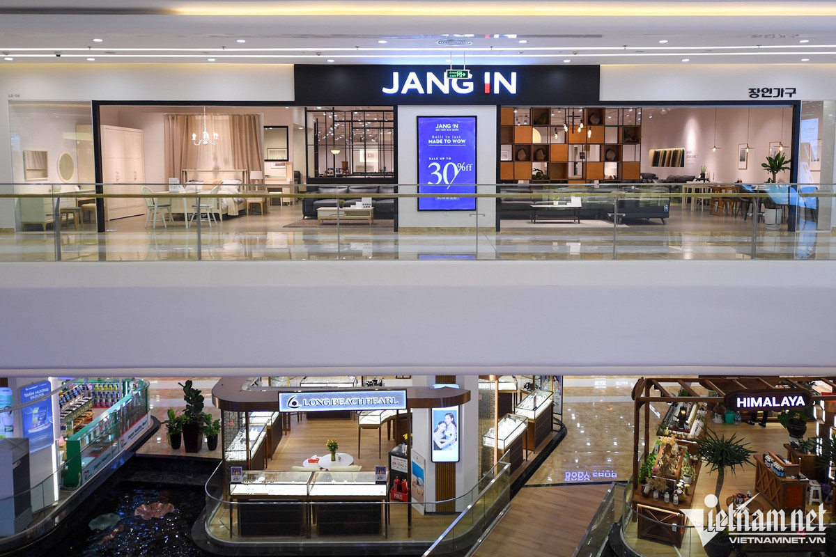 Các khu vực mua sắm đều trong cảnh đìu hiu.