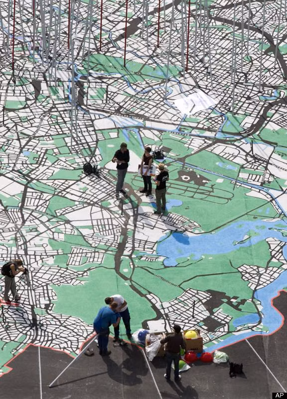 Máy ảnh bản đồ không chỉ giúp người sử dụng giấu mặt mà còn có thể hoàn toàn biến mất toàn bộ cơ thể.