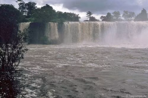 Thác Dray Sap, một thác nước nổi tiếng của Tây Nguyên nằm cách Buôn Ma Thuột khoảng 12km.