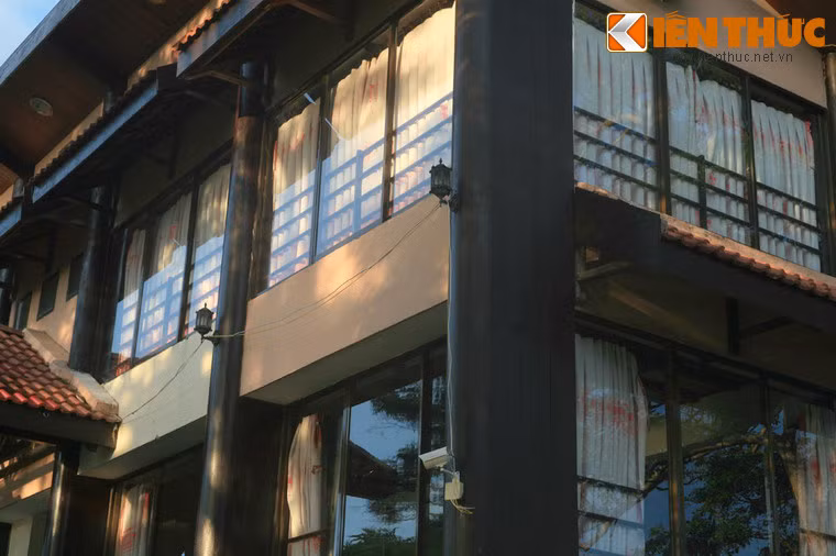 Các căn phòng ở biệt điện đều có cửa sổ rộng với góc nhìn tuyệt đẹp về 4 phía.