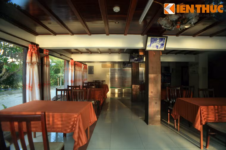 Ngày nay, biệt điện là một tổ hợp nhà hàng - khách sạn sang trọng, nơi mà âm hưởng của một cuộc sống đế vương vẫn còn hiện hữu sau hơn nửa thế kỷ.