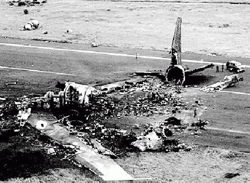 Màn sương mù quá dày đặc khiến cả hai chiếc máy bay đều không thể nhìn thấy nhau, và cả kiểm soát viên không lưu cũng không thể nhìn thấy đường băng lẫn hai chiếc Boeing 747.