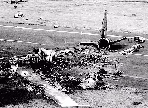 Màn sương mù quá dày đặc khiến cả hai chiếc máy bay đều không thể nhìn thấy nhau, và cả kiểm soát viên không lưu cũng không thể nhìn thấy đường băng lẫn hai chiếc Boeing 747.