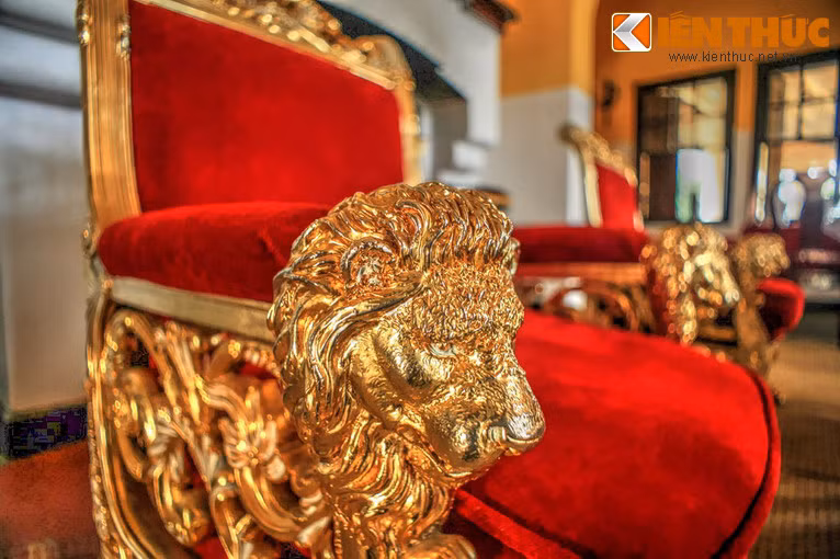  Đến thăm biệt thự Phi Ánh, du khách sẽ có cơ hội sống lại không gian lãng mạn và vương giả mà Bảo Đại đã chia sẻ cùng nhân tình của mình. 