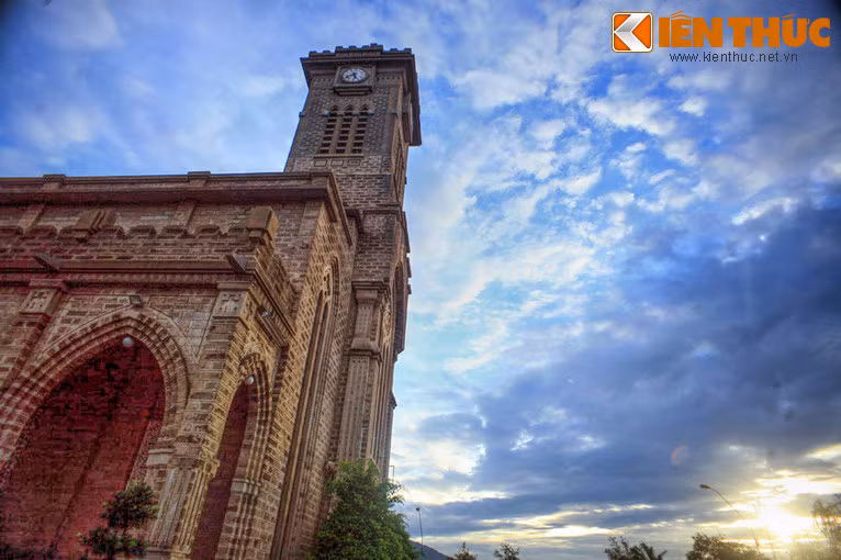 Nhà thờ Núi là một trong những điểm đến độc đáo mà du khách không nên bỏ qua khi đến Nha Trang.