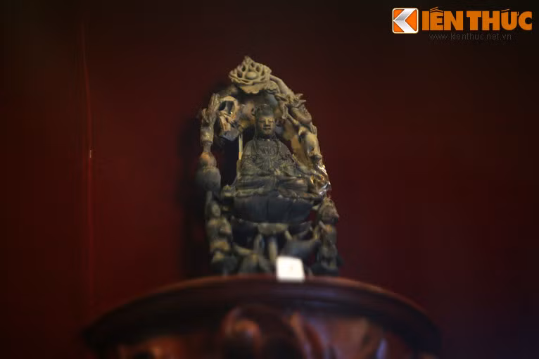 Tượng Phật bằng đá.