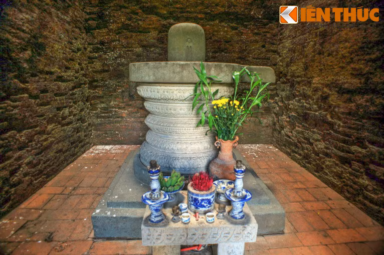 Biểu tượng Linga-Yoni trong tháp Bắc.