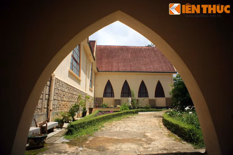 Vào thời kỳ thuộc địa, tu viện là nơi cư trú của khoảng 200 nữ tu.