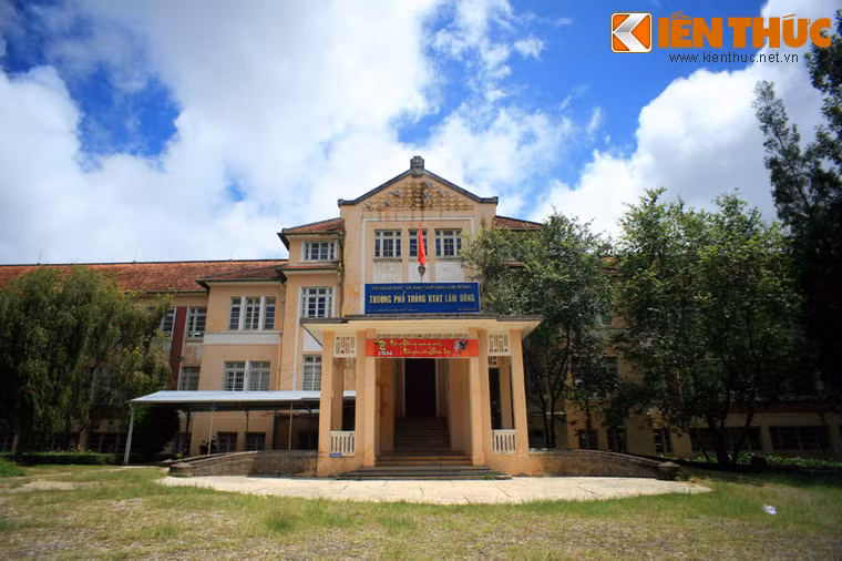 Ngày nay, nó là nơi đặt cơ sở của trường Phổ thông Dân tộc Nội trú Lâm Đồng, tọa lạc trên ngọn đồi ở số 2 đường Huyền Trân Công Chúa, TP Đà Lạt.