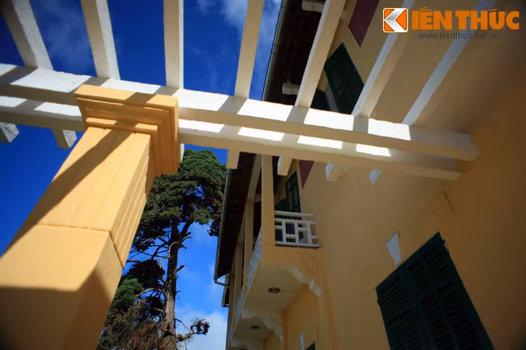 Từ năm 2011, TP Đà Lạt đã có chủ trương gìn giữ nguyên vẹn kiến trúc và không gian bên ngoài Dinh tỉnh trưởng để tiến hành tôn tạo, trùng tu, biến dinh thự này thành điểm thăm quan du lịch.