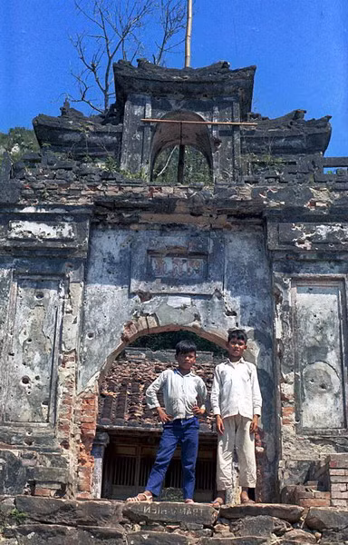 Chùa trên núi Ngũ Hành Sơn.