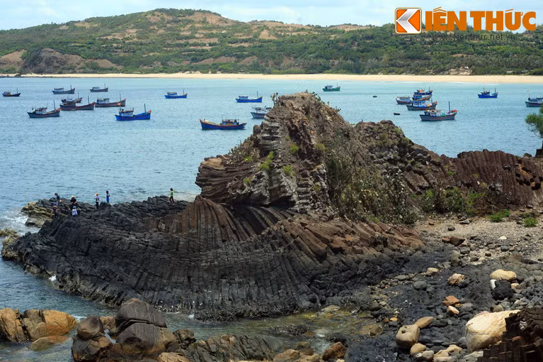 Gành Đá Đĩa đã được công nhận là danh thắng cấp quốc gia của Việt Nam từ năm 1997. Ngày nay, thắng cảnh này là một điểm đến hút khách hàng đầu của mảnh đất Phú Yên.