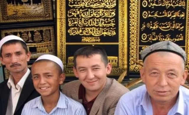 6. Theo các nghiên cứu lịch sử, người Uyghur từng đạt đến một trình độ văn minh rất cao. Điều này còn được lưu lại qua các tài liệu tác phẩm nghệ thuật có niên đại nhiều thế kỷ.