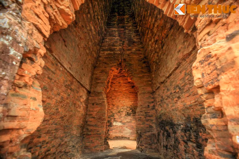 Nhìn chung, tháp Bánh Ít là một quần thể kiến trúc độc đáo, có giá trị nghệ thuật cao và được xem là kiệt tác của nghệ thuật kiến trúc Chăm Pa.