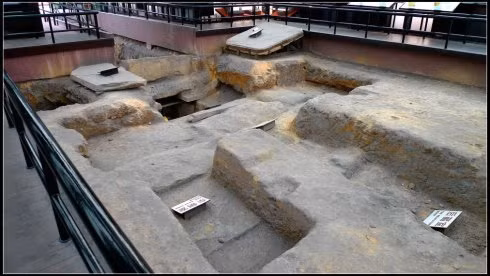 Khu di chỉ khảo cổ lăng mộ vua Triệu Văn Vương nằm gần bảo tàng Vua Nam Việt.