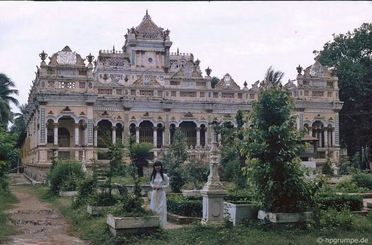 Chùa Vĩnh Tràng, một trong những công trình kiến trúc đặc sắc nhất ở đồng bằng Sông Cửu Long.