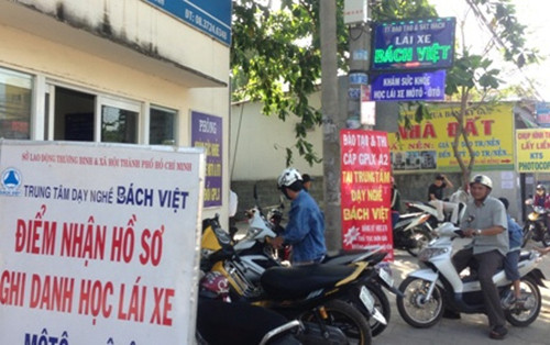 Điểm tiếp nhận hồ sơ cấp, đổi GPLX, trong đó có điểm số 4- 6 đường Nguyễn Tri Phương, phường Linh Xuân, quận Thủ Đức (giáp với Khu hành chính TX Dĩ An, tỉnh Bình Dương).