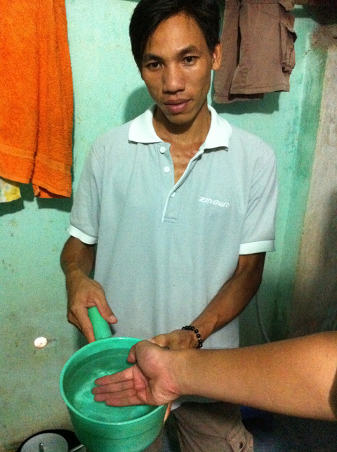 Lo ngại nguồn nước từ giếng mới đào sâu hơn 60m không biết dùng được bao lâu.