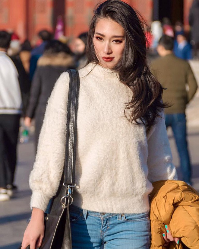 Trên trang cá nhân với hơn 25.000 lượt theo dõi, cô thường xuyên khoe những hình ảnh thi đấu, cập nhật về cuộc sống thường ngày và nhận được nhiều lượt yêu thích từ dân mạng.