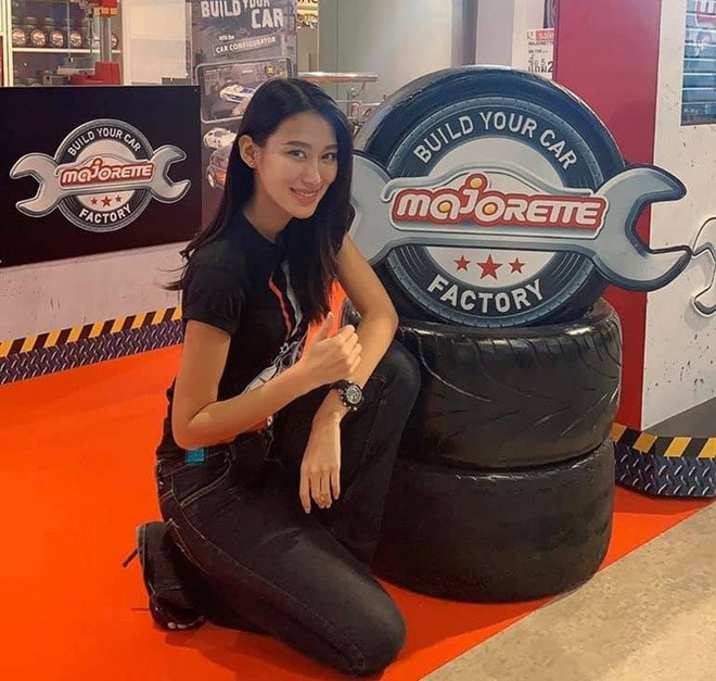 Đến nay, Christy Louis đã trở thành cái tên quen thuộc trong làng drift thế giới. Xinh đẹp, nổi tiếng song cô không tiết lộ nhiều thông tin về cuộc sống riêng tư. Việc tay đua Thái Lan chưa từng công khai mối quan hệ tình cảm khiến dân mạng không khỏi tò mò.