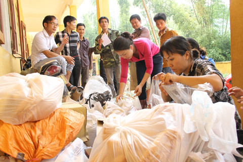 Những chiếc áo khoác, đôi tất ấm...
