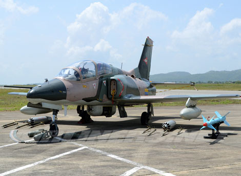 K-8W của Không quân Venezuela với dàn vũ khí mà nó có thể mang.