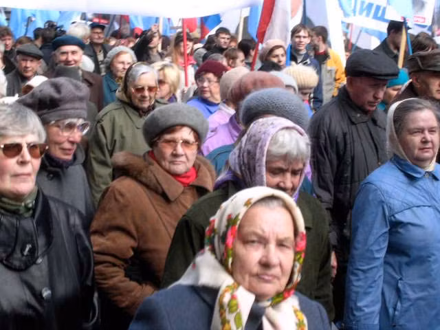 Người dân Nga tham gia một cuộc mít tinh.