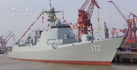 Siêu hạm phòng không Type 052D mang tên Côn Minh (172).
