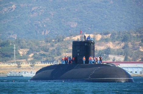 Tàu ngầm Kilo HQ-182 Hà Nội.