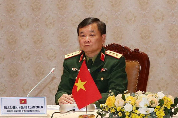 Ông Hoàng Xuân Chiến đang giữ chức vụ: Ủy viên Trung ương Đảng: Khóa XII, XIII, Ủy viên Quân ủy Trung ương, Thượng tướng, Thứ trưởng Bộ Quốc phòng.