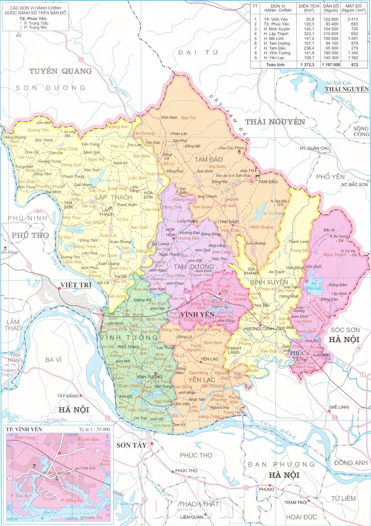 Tổng diện tích đất tự nhiên của tỉnh Vĩnh Phúc là 1.238,6 km2. Tỉnh Vĩnh Phúc có 9 đơn vị hành chính cấp huyện trực thuộc, bao gồm 2 thành phố và 7 huyện với 136 đơn vị hành chính cấp xã, bao gồm 15 phường, 16 thị trấn và 105 xã.