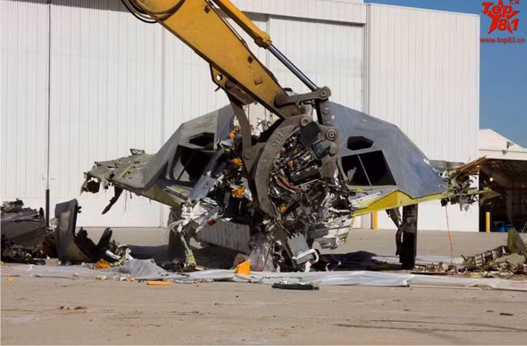 Không rõ việc xử lý linh kiện bên trong sau đập nát sẽ như thế nào.