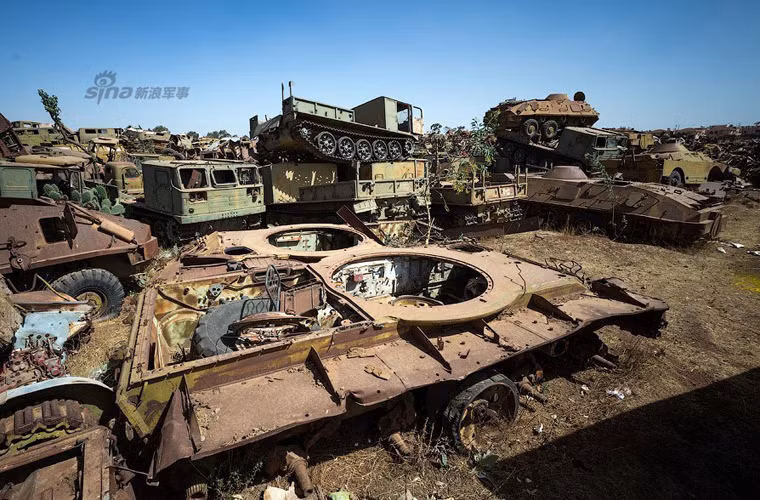 Hầu hết các khí tài quân sự đều đã bị tháo hết phụ tùng.