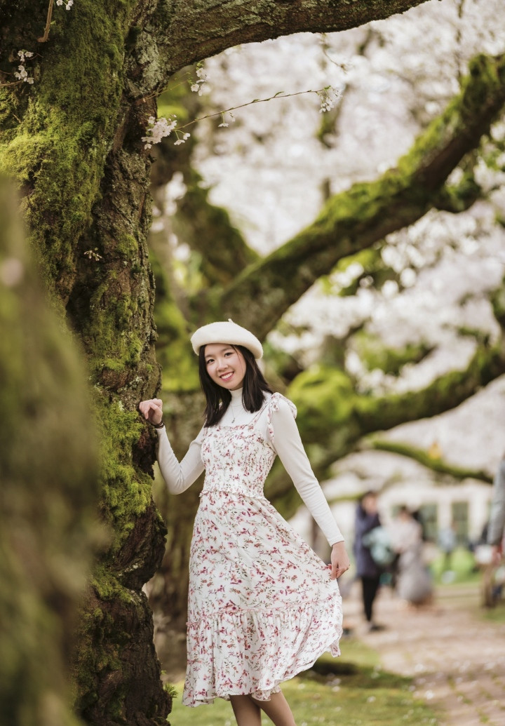 Chia sẻ thêm về con gái, MC Thanh Mai hạnh phúc cho biết, Alex là người dễ chịu, biết yêu thương và hiếu thảo với gia đình. Ở tuổi trưởng thành, Alex có tính cách độc lập nhưng vẫn gắn bó và thân thiết với mẹ, coi mẹ như một người bạn thân. Hai mẹ con nữ MC thường xuyên cùng nhau chụp những bộ ảnh tình cảm.