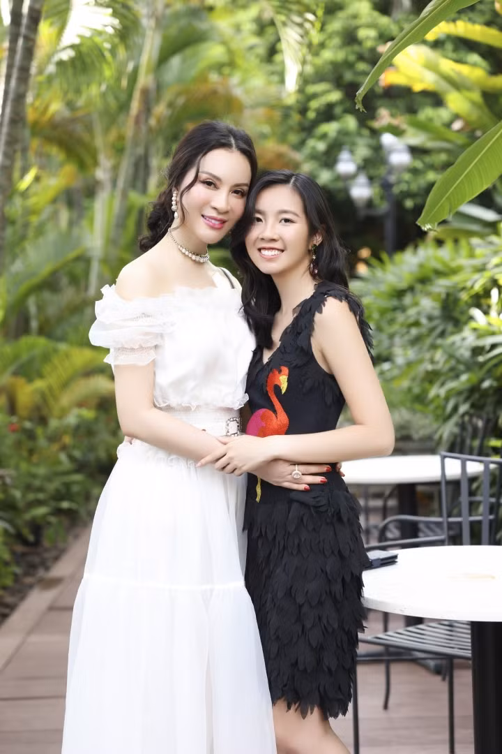 Con gái 19 tuổi xinh đẹp, hiếu thảo của MC Thanh Mai - Hình 2 Con gai 19 tuoi xinh dep, hieu thao cua MC Thanh Mai-Hinh-2