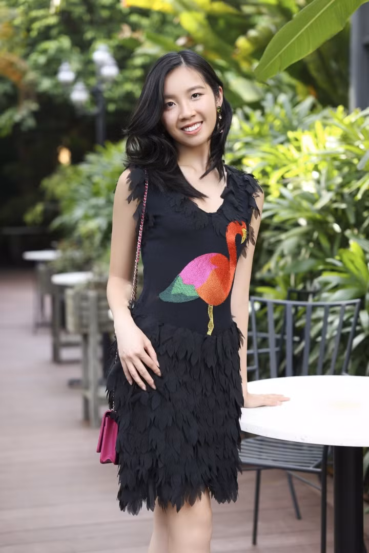 Thanh Mai từng học thạc sĩ ngành Truyền thông ở nước ngoài nên có thể chia sẻ nhiều kinh nghiệm sống cũng như việc học tập với Alex. Hai mẹ con cũng trở nên gắn bó hơn nhờ cùng quan tâm đến lĩnh vực truyền thông. Ngoài thời gian vui chơi, họ có thể cùng bàn luận và học hỏi kiến thức mới.