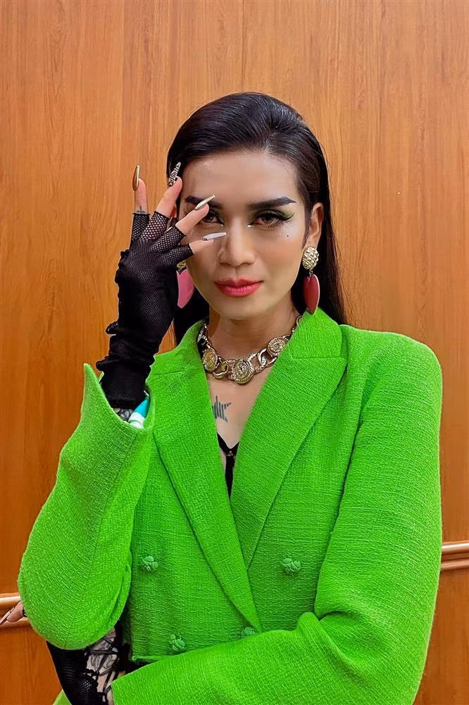 BB Tran to sao nam 'sam so', netizen truy ra luon danh tinh