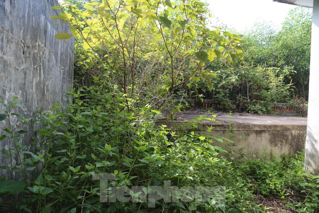 Ghi nhận của PV, hiện công trình này gần như bị lãng quên, cỏ mọc um tùm, các hạng mục xuống cấp nghiêm trọng, chỉ còn 1 tháp nước cao khoảng 5m đặt trên đỉnh núi, 1 bể chứa nước tầm 80m3 và nhà bảo vệ.