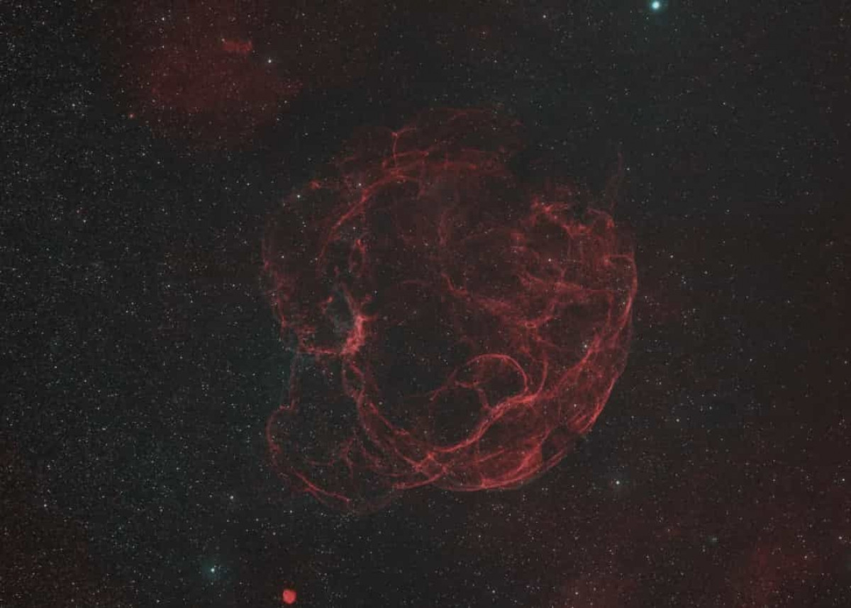 Tinh vân Spaghetti (Spaghetti Nebula): Tinh vân Spaghetti nằm giữa chòm sao Kim Ngưu và Ngự Phu. Nó là những gì còn sót lại có thể nhìn thấy của một vụ nổ siêu tân tinh xa xưa.